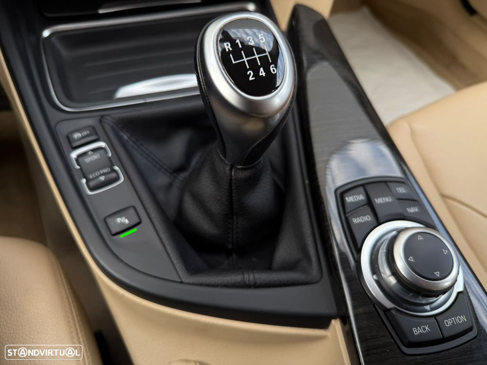 BMW 318 d Luxury Line - 11