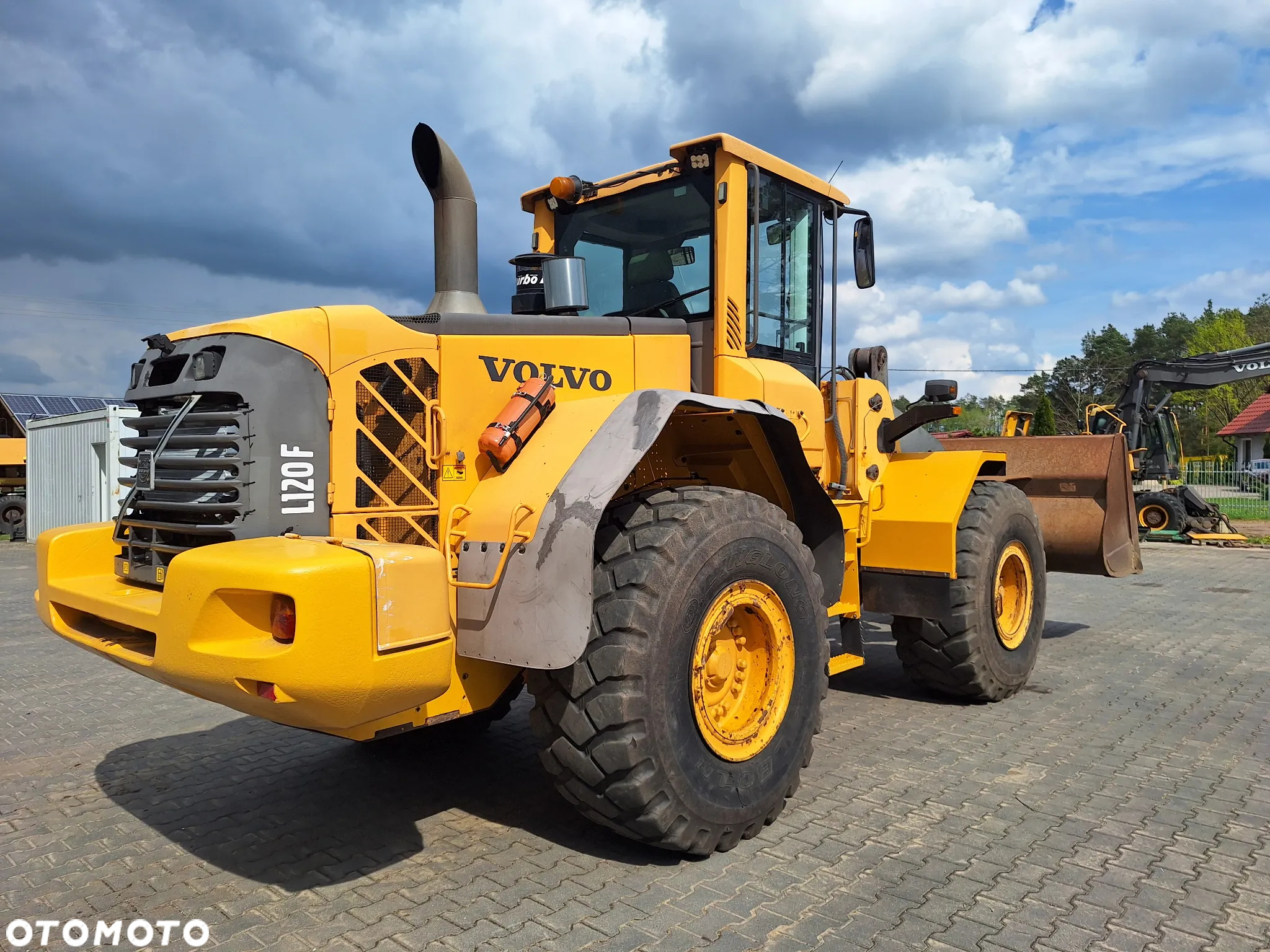 Volvo L120F - 11