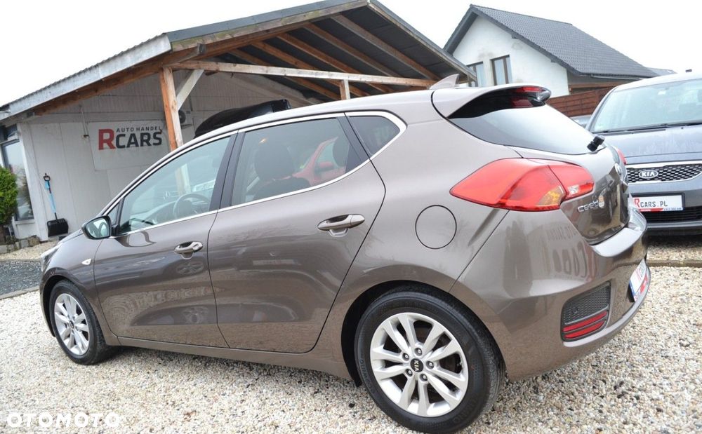 Kia Ceed 1.6 GDI ISG Dream-Team Edition - 16