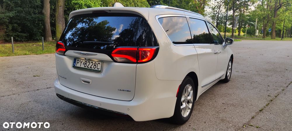 Chrysler Pacifica - 9