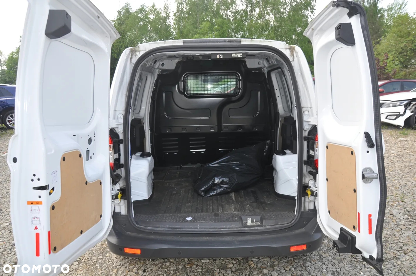 Ford transit-courier - 19