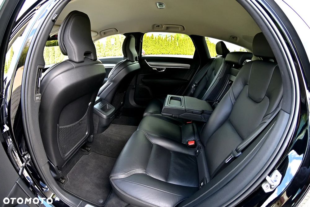 Volvo V90 D4 Momentum Pro - 19
