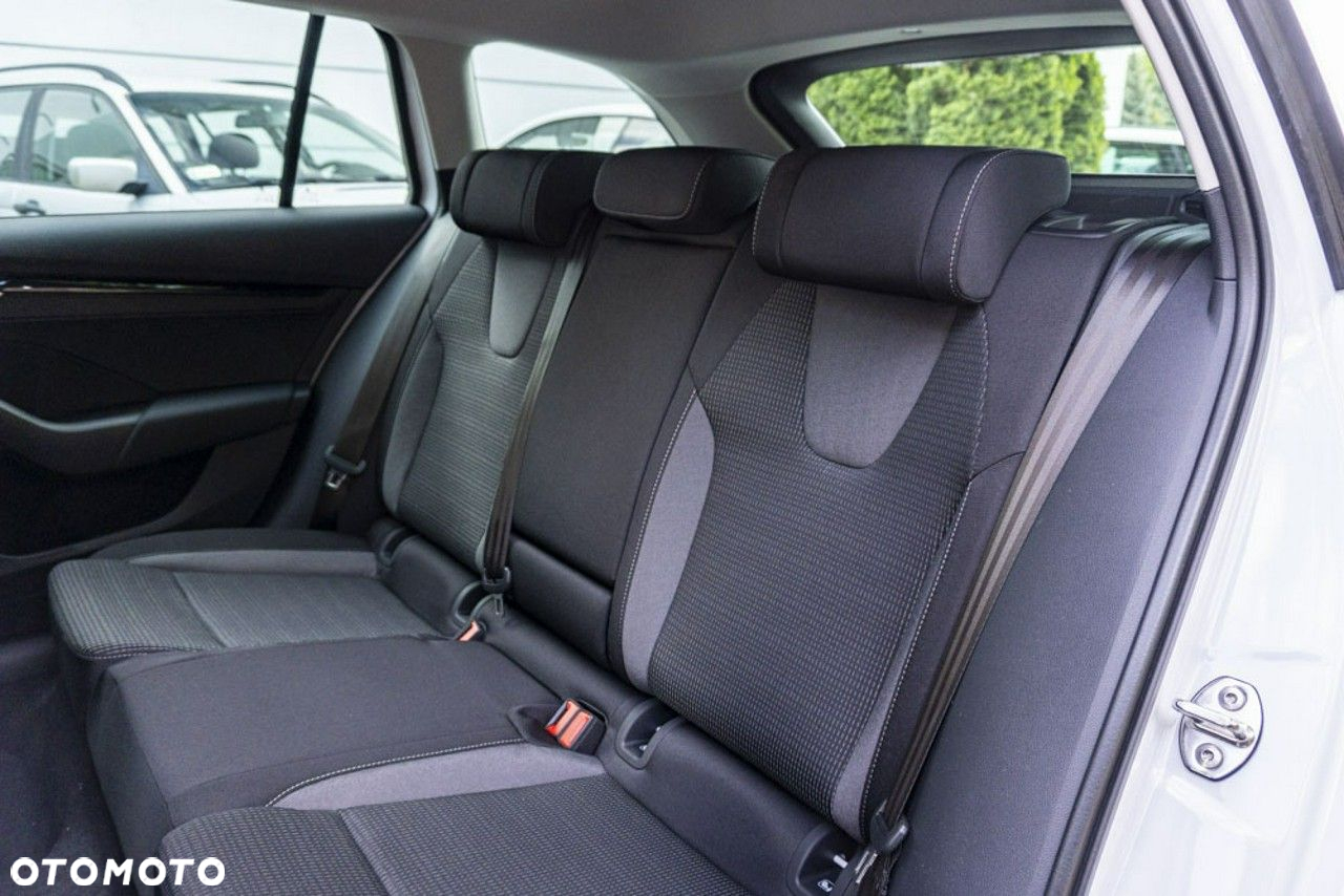 Skoda Octavia 2.0 TDI Edition 130 Selection DSG - 24