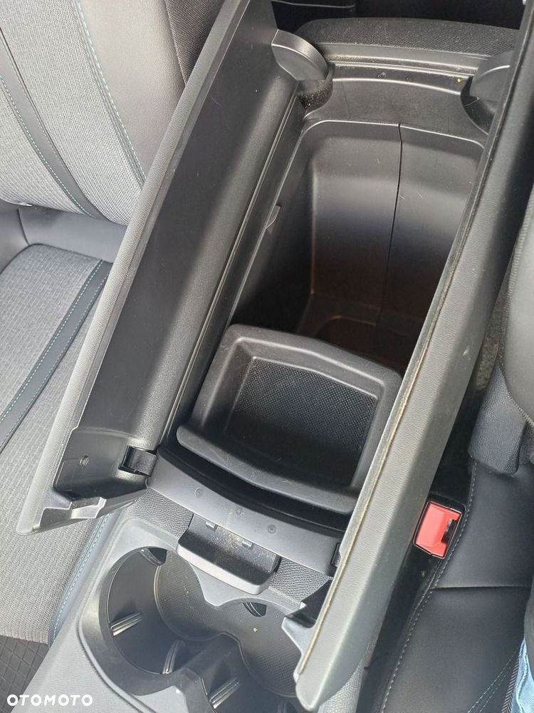 Peugeot 3008 1.2 PureTech Allure Pack S&S EAT8 - 31