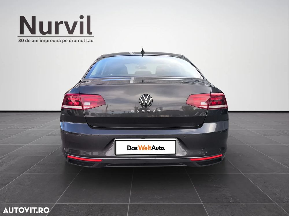 Volkswagen Passat - 4