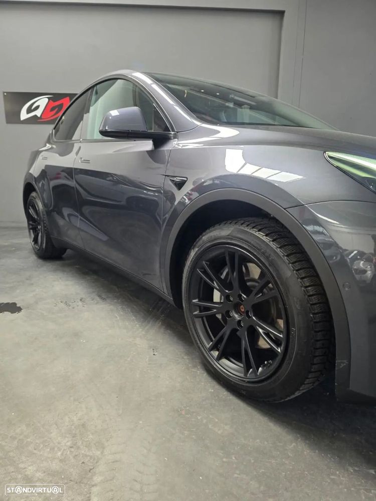 Tesla Model Y Long Range Dual Motor AWD - 9