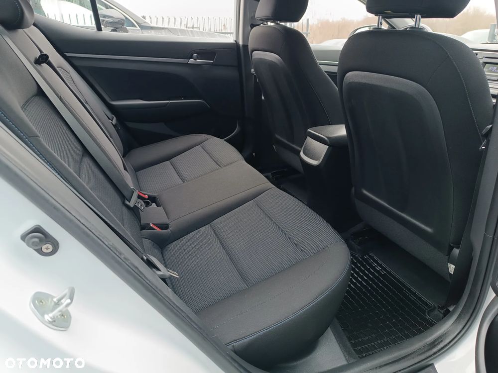 Hyundai Elantra - 13