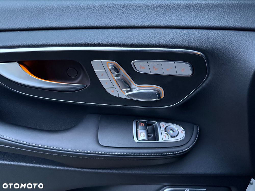 Mercedes-Benz Klasa V 300 d 4-Matic Exclusive 9G-Tronic (d³ugi) - 36