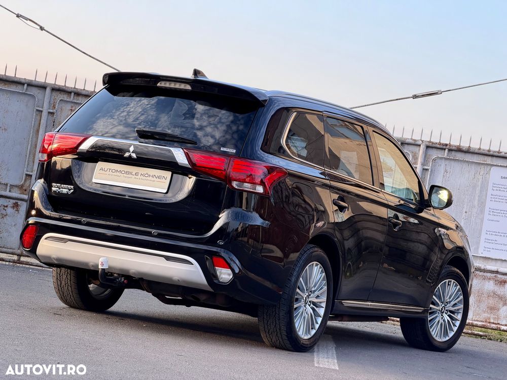 Mitsubishi Outlander 2.4 4WD Plug-In Hybrid Top - 37