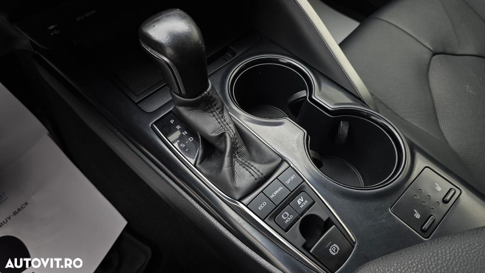 Toyota Camry - 17