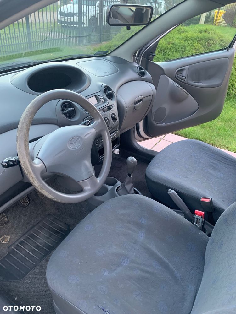 Toyota Yaris 1.0 Base - 9