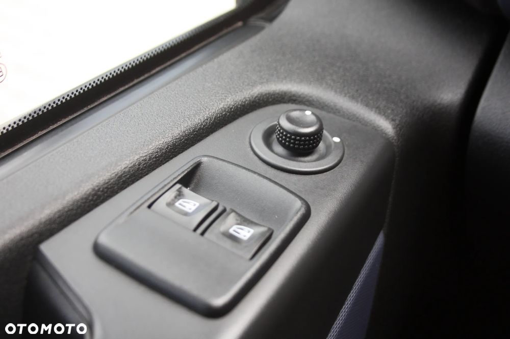 Opel Vivaro - 25