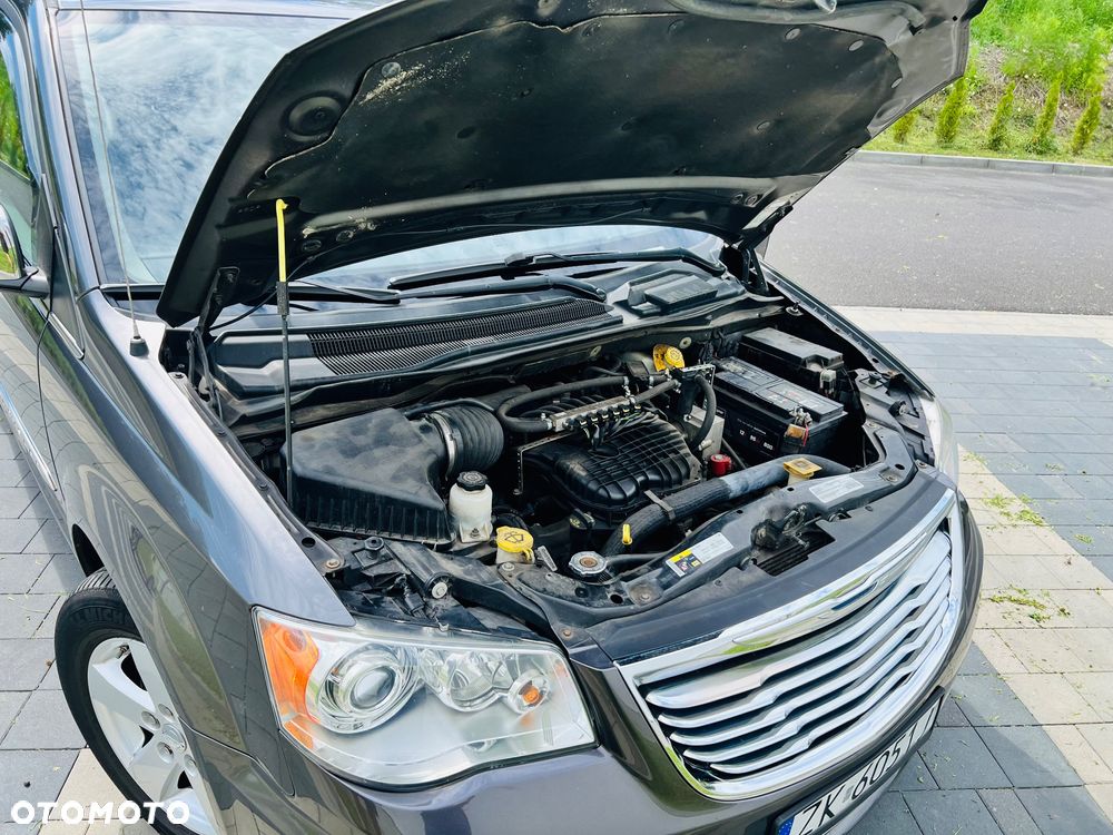 Chrysler Town & Country 3.6 Limited - 36