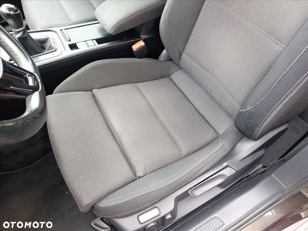 Volkswagen Passat - 12