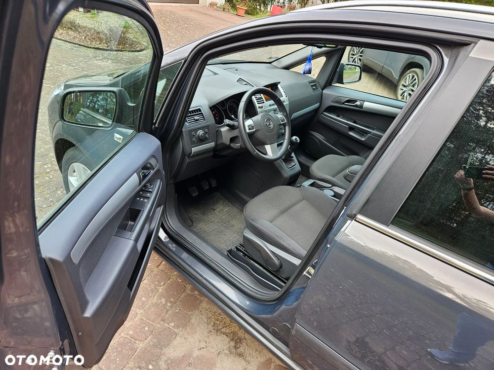 Opel Zafira - 13