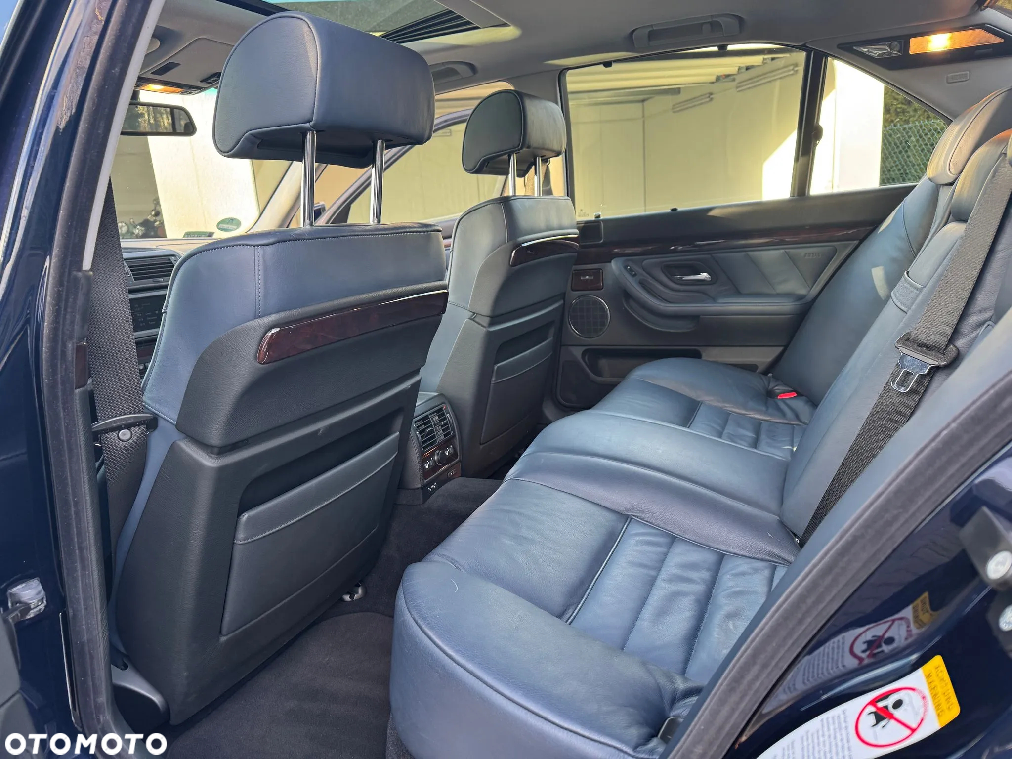 BMW Seria 7 750i - 32