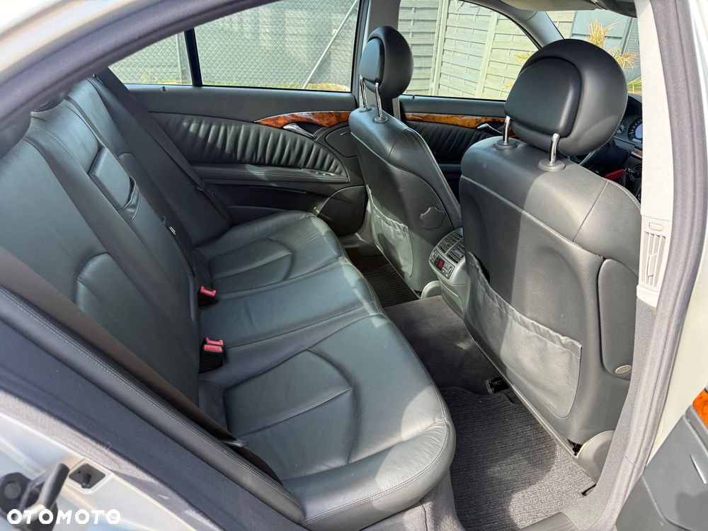 Mercedes-Benz Klasa E 500 7G-TRONIC Elegance - 26