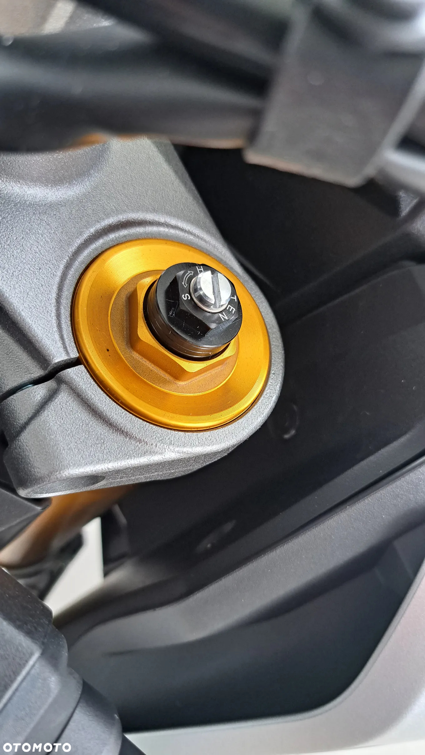 Suzuki GSX 1000 - 13