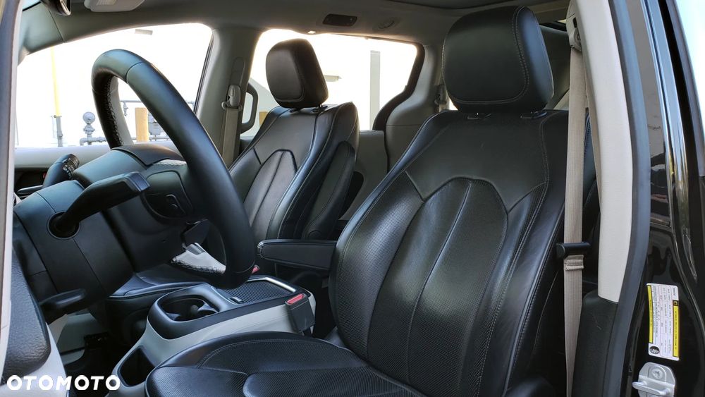 Chrysler Pacifica - 14