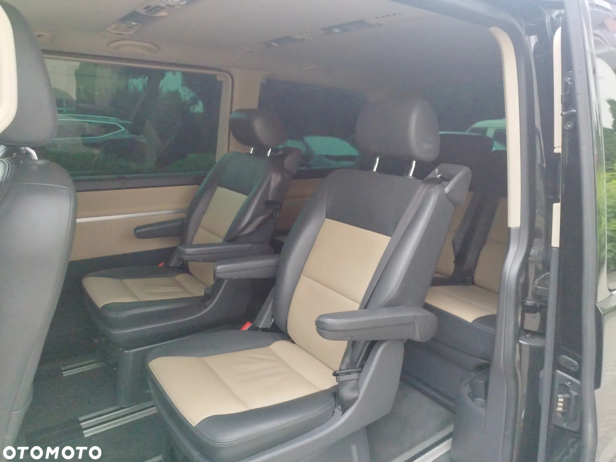 Volkswagen Multivan - 12