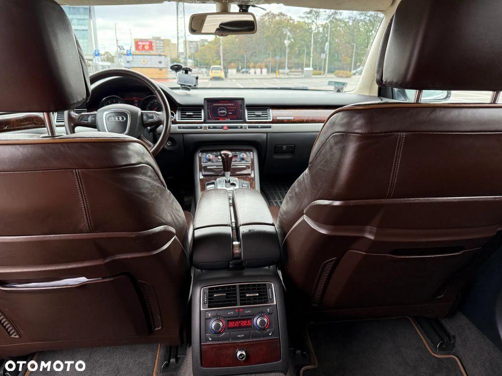 Audi A8 4.2 L Quattro - 14
