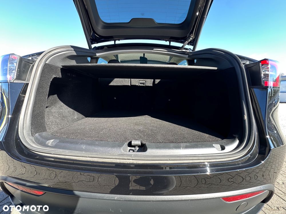 Tesla Model Y RWD - 14
