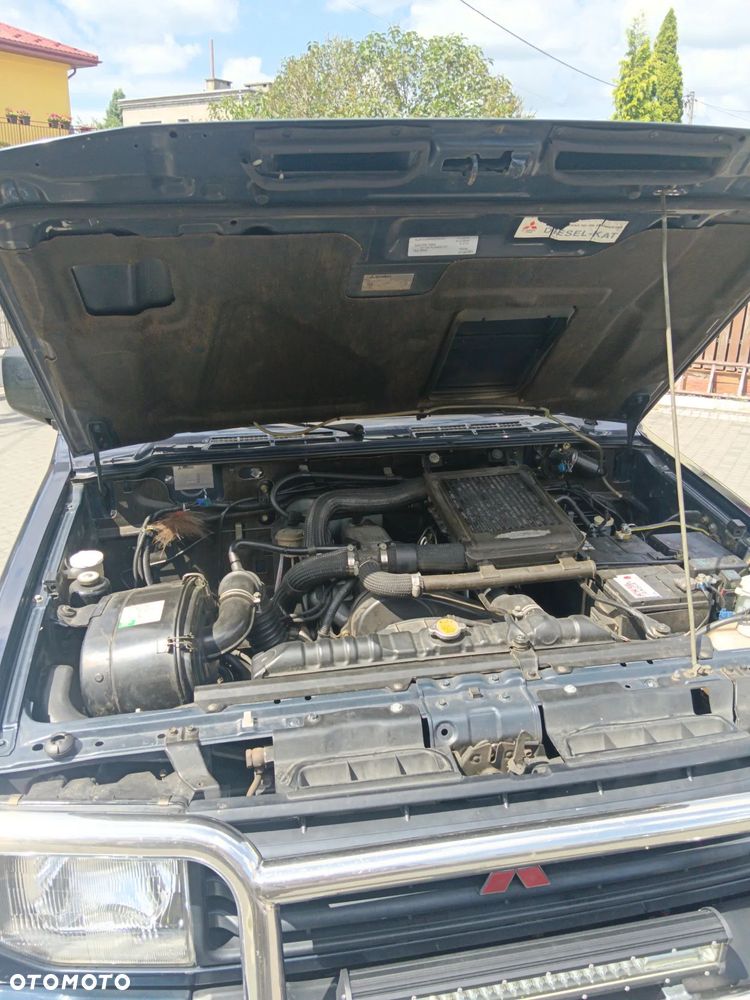 Mitsubishi Pajero 2.5 TD GLS - 8