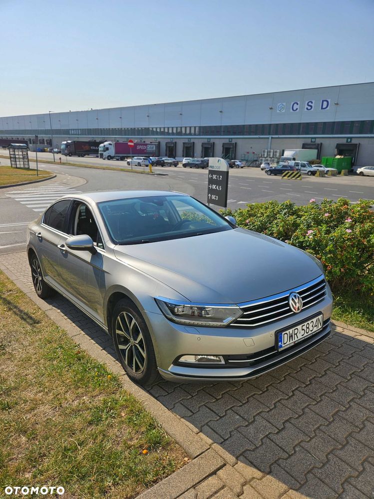 Volkswagen Passat - 1