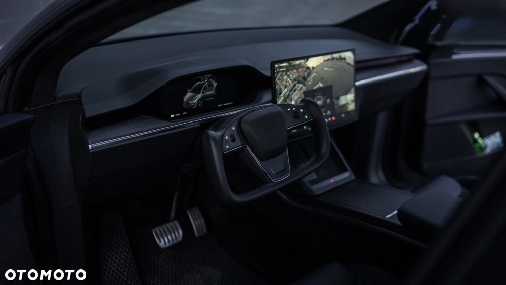 Tesla Model X - 10