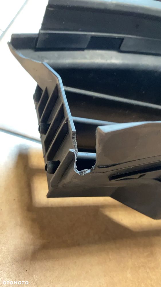 KIEROWNICA POWIETRZA ŻALUZJA DOLNA BMW G30 G31 LIFT LCI 5A218F6 LEKKO USZKODZONA EUROPA - 3