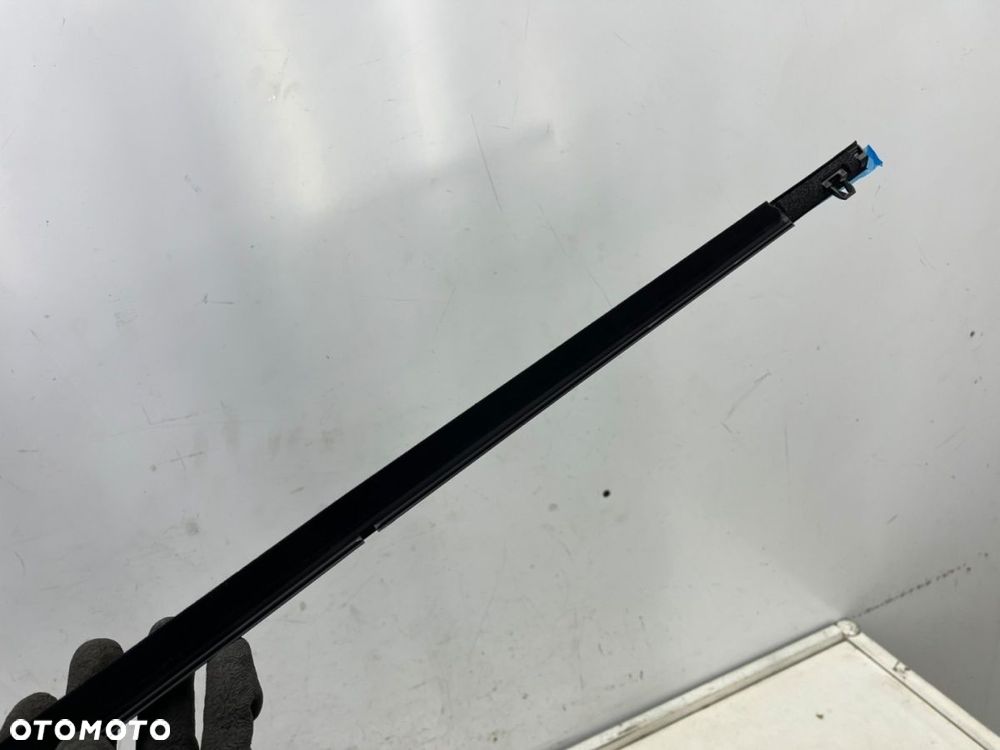 Listwa Mazda 3 IV BP 19r.- NOWA prawa przednia listwa zgarniająca uszczelka zewnętrzna drzwi - 4