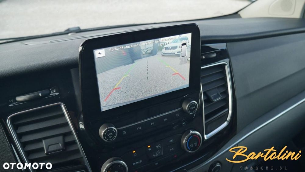 Ford Tourneo Custom - 12