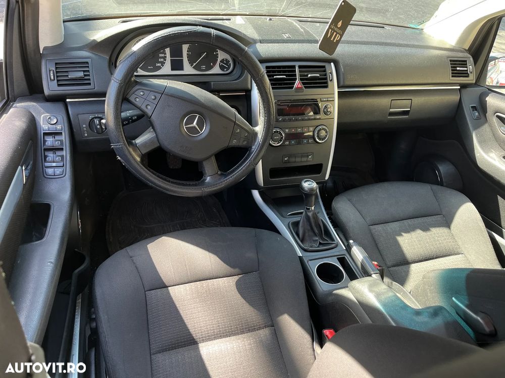 Dezmembrez Mercedes Benz B class W245 B180 B200 CDI cutie manuala 2007 argintiu gri - 9