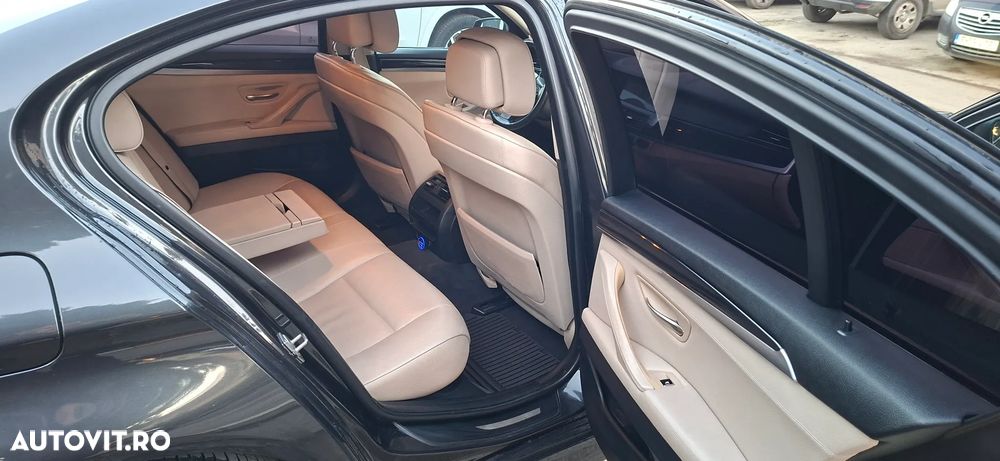 BMW Seria 5 530d xDrive AT - 11