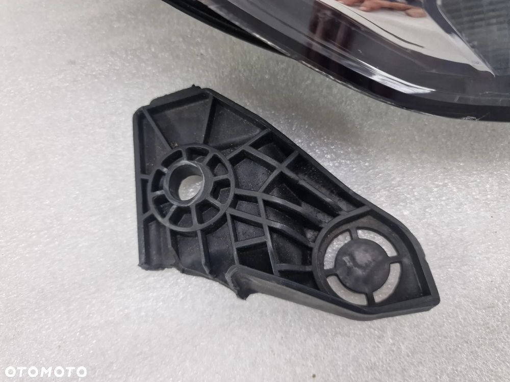 OPEL CORSA F 19- PRAWA ZWYKŁA LAMPA PRZEDNIA PRZÓD , NR 39162949 , NR AUKCJI LA758 - 2