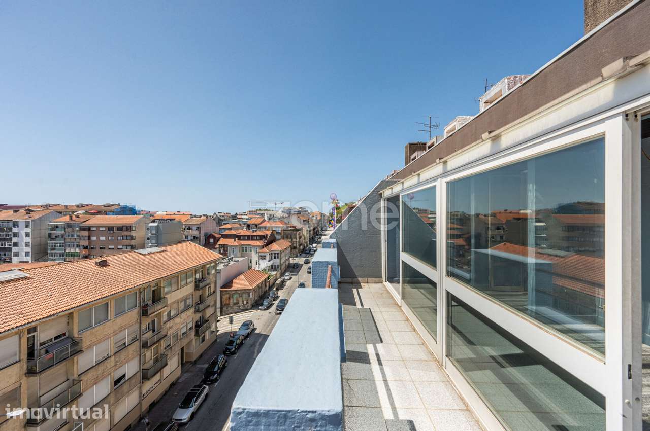 APARTAMENTO T4+1 DUPLEX NA RUA LATINO COELHO - PORTO