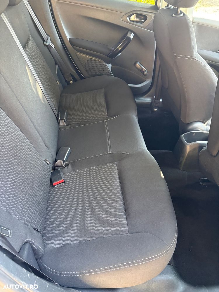 Peugeot 208 1.2 L PureTech Active - 4