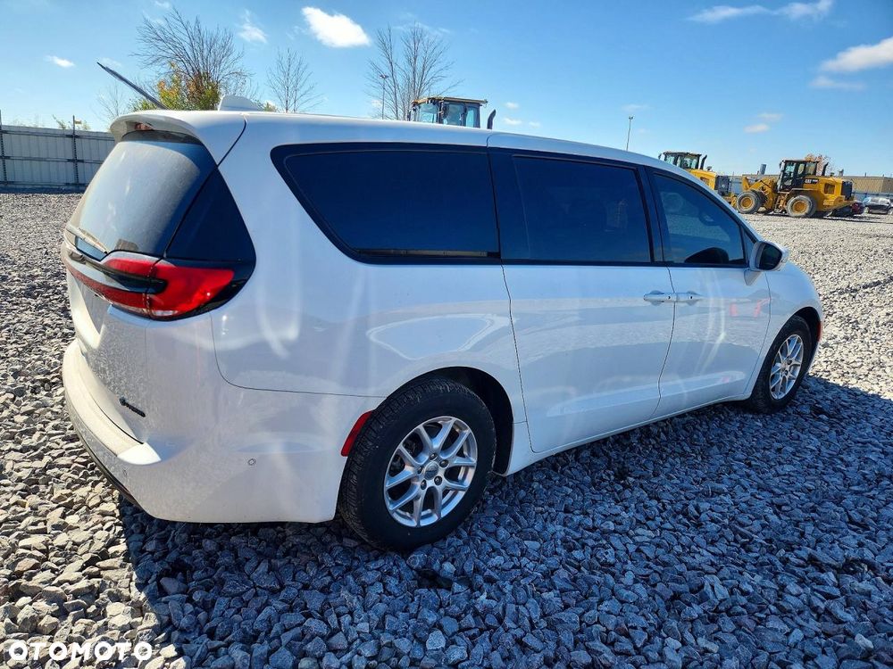 Chrysler Pacifica 2022 photo 4