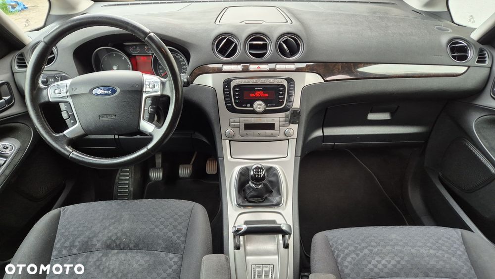 Ford Galaxy - 8
