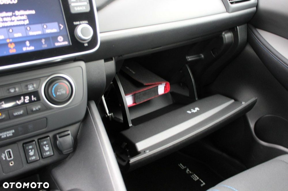 Nissan Leaf - 25