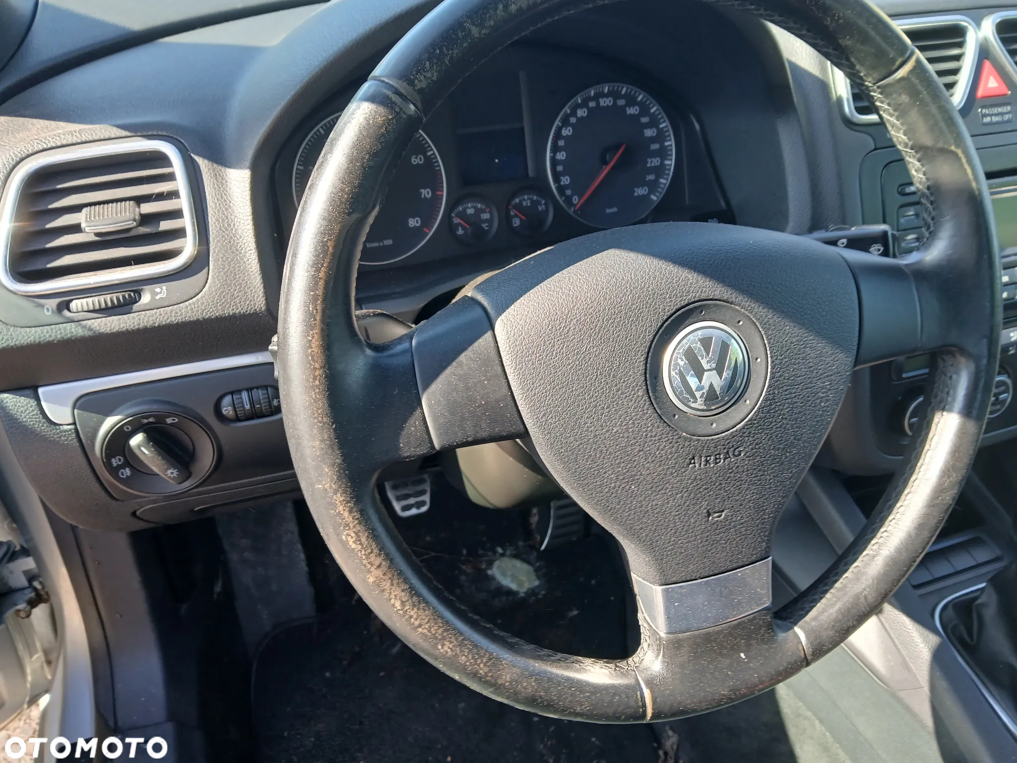 volkswagen eos LK7W fotel fotele kanapa deska kokpit podsufitka boczek boczki klamka podłokietnik licznik - 4