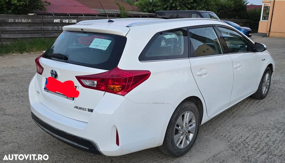 Toyota Auris 1.8 L VVT-i Luna - 2