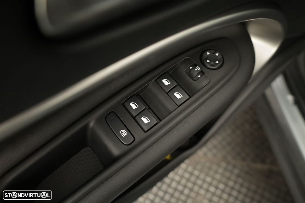 Jeep Avenger 54 kWh Summit - 21
