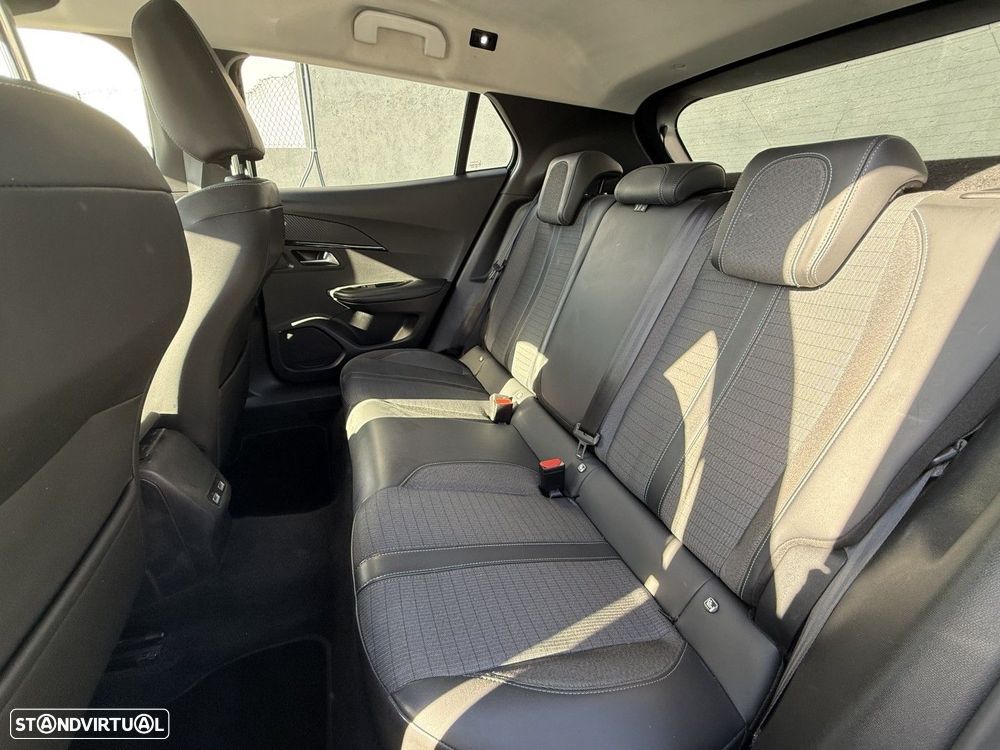 Peugeot 2008 1.2 PureTech Allure Pack EAT8 - 4