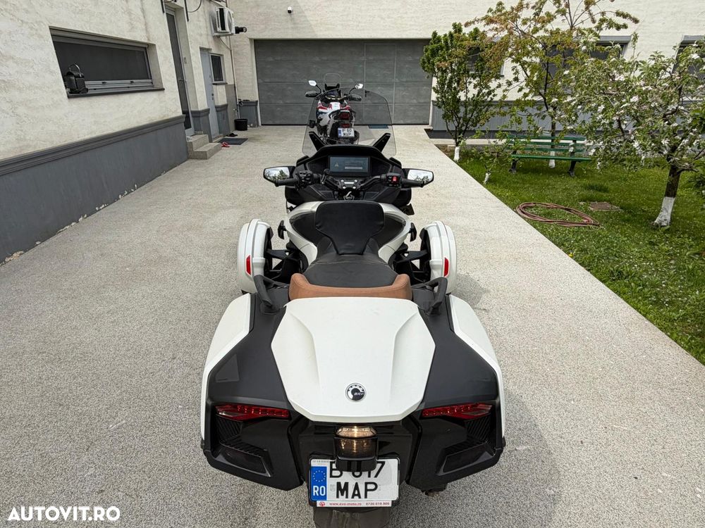Can-Am Spyder - 12