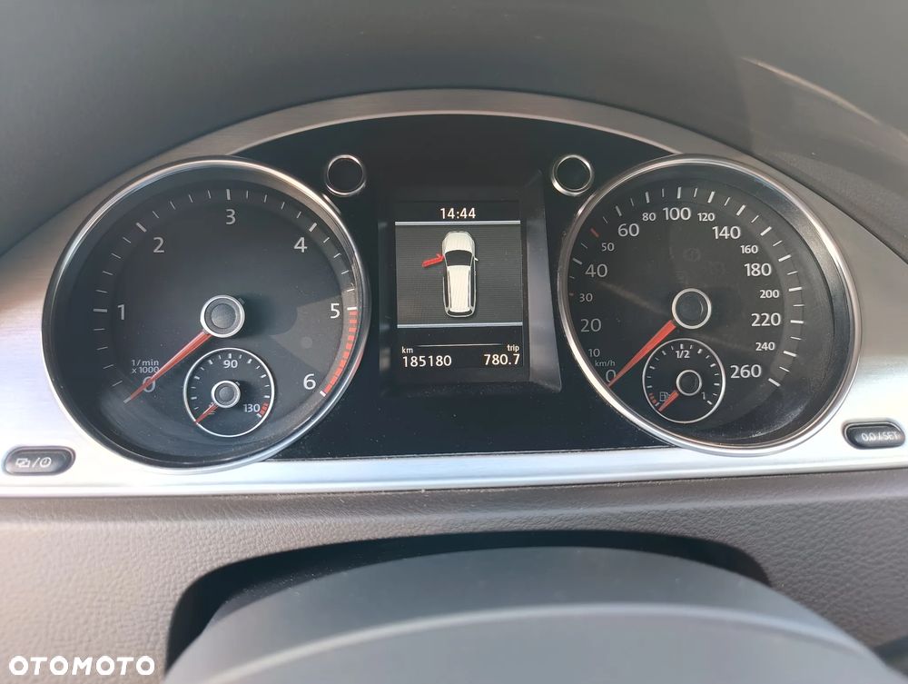 Volkswagen Passat - 26
