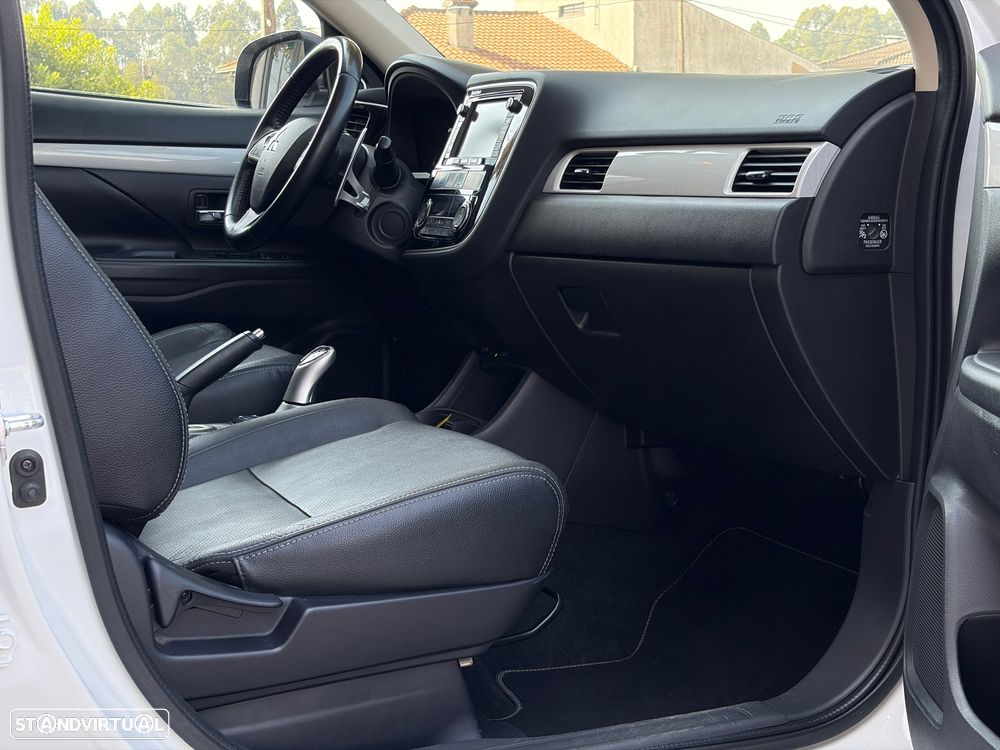 Mitsubishi Outlander 2.0 4WD - 40