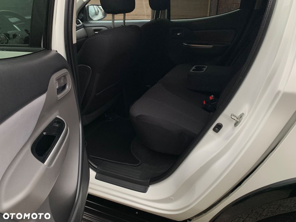 Mitsubishi L200 2.4 d DC Instyle Premiere Edition - 17