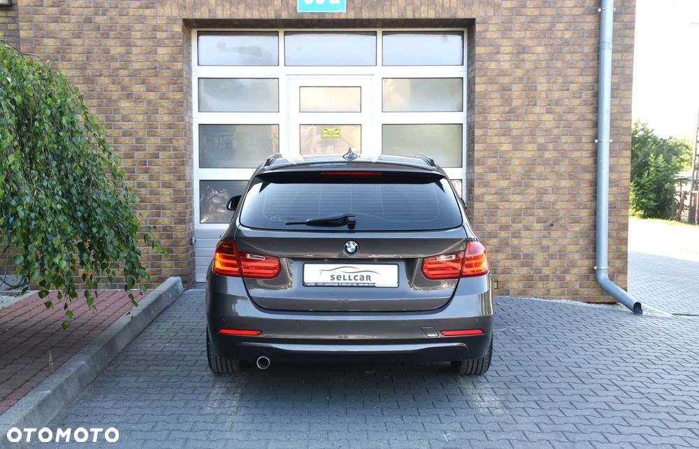 BMW Seria 3 ver-318d-luxury-line - 34
