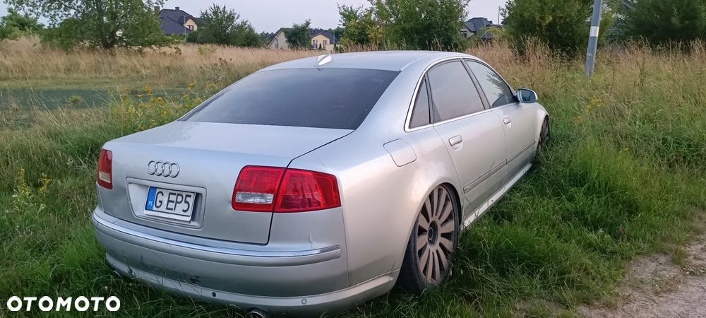 Audi A8 4.2 L Quattro - 5